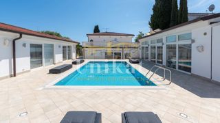 Luksuzna hiša - prvi vrsti ob morju